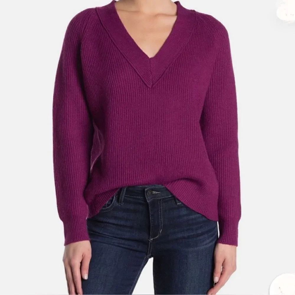 New! Beyond Yoga FRNCH Purple V-Neck Rib Knit Pullover Women’s Top Sz M